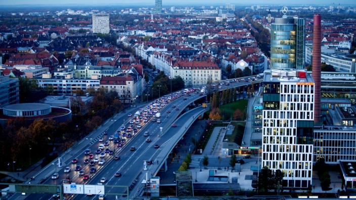 Verkehr auf der Donnersbergerbrücke in München, 2014