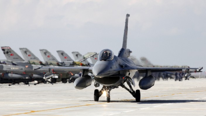 A Turkish Air Force F16 jet fighter prepares to take off from an air base during the Anatolian Eagle military exercise in Konya