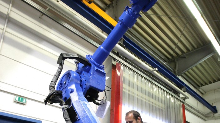 Allershausen: Unter anderem Roboter für die Autoindustrie stellt die Firma Yaskawa bei Allershausen her.