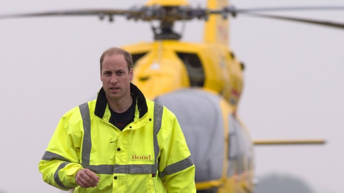 Flight-Tracking-App: Prinz William im Einsatz. Wer wissen will, wo genau der britische Thronfolger fliegt, hat es dank einer Fligt-Tracking-App leicht.
