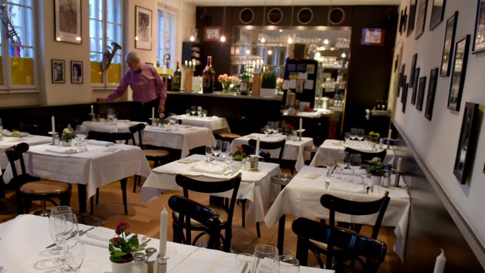 Restaurant Chez Philippe: Seit knapp zehn Jahren bietet der Wirt Philippe Lelodey zusammen mit seinem Koch Gaël Tatibouet französische Küche im traditionellen Stil an.