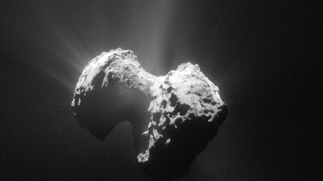 Rosetta-Mission: Komet 67P/Tschurjumow-Gerassimenko, aufgenommen am 20. Juli von Raumsonde Rosetta. Der Komet nähert sich dem sonnennächsten Punkt und wirbelt dabei immer mehr Staub auf.