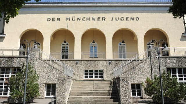 Architektur und Kunst: Das Dantestadion aus dem Jahr 1928 liegt im Münchner Stadtteil Gern und ist Heimat etwa der beiden Football-Vereine "Cowboys" und "Rangers".
