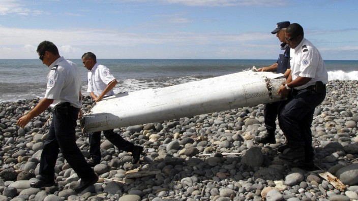 Debris from Reunion Island part of missing MH370, Malaysia says
