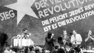 1968: Deutsche Studenten adeln Vietcong: 1968 an der TU Berlin: Deutsche Studenten bekunden ihre Solidarität mit dem Vietcong.