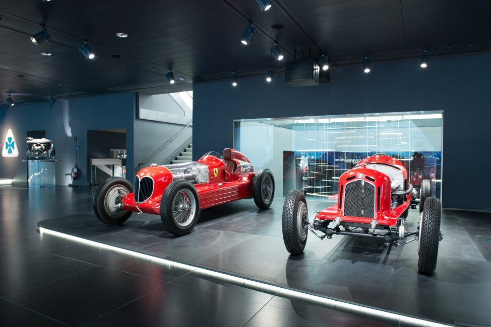 Vorkriegs-Rennwagen von Alfa Romeo im neuen Museo Storico in Arese.
