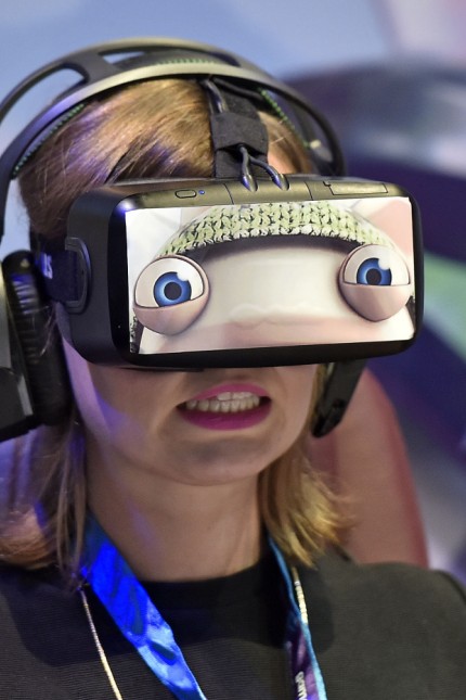 Computerspiele-Messe: Mittendrin statt nur vorm Bildschirm: Mit Virtual-Reality-Brillen können Nutzer in Spielewelten eintauchen - die ersten Systeme gibt es bereits zu kaufen.