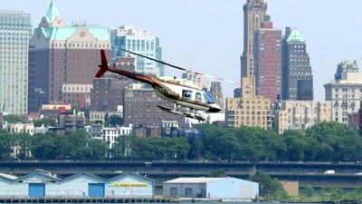 Helikopterflüge in New York: Landanflug über dem Hudson River in New York.