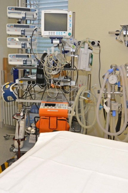 Fürstenfeldbruck: Voller Technik: Im Schockraum werden die Schwerverletzten vom Notarzt an das Klinikteam übergeben und weiterversorgt.
