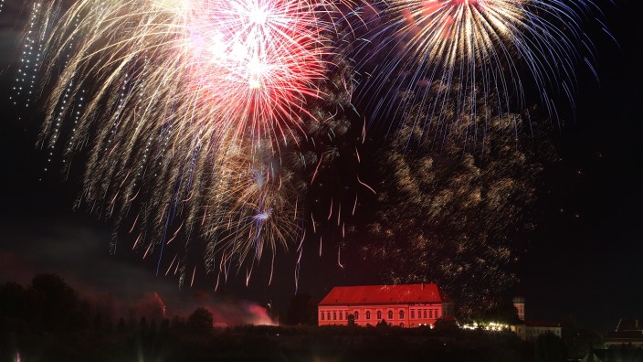 Feuerwerk beim Volksfest: Das Feuerwerk im Rahmen des Dachauer Volksfestes wird es auch 2022 wieder geben.
