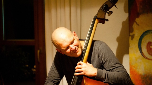 Jazz-Bassist Martin Zenker: Der aus Kirchseeon stammende Bassist Martin Zenker holt immer wieder Jazz-Talente aus aller Welt in den Landkreis.