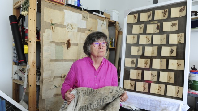 Schwabing: Mehr als nur Papier: Hunderte Feldpostbriefe fand Gerlinde Becker im Nachlass ihrer Mutter.
