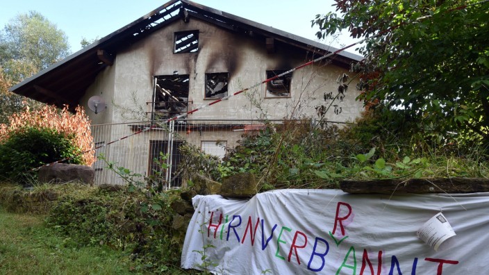 Abgebrannte Flüchtlingsunterkunft in Remchingen
