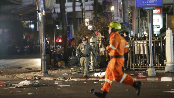 Thailand: Augenzeugen beschreiben chaotische Szenen mit Feuer, Rauch und vielen Opfern, die teils reglos am Boden lagen.