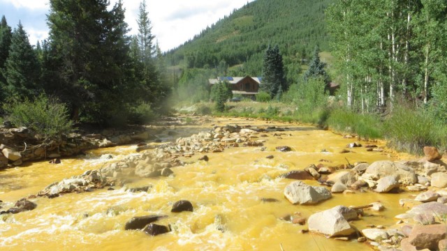 US anti-pollution workers turn river orange in toxic spill