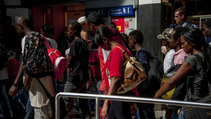 Unterkünfte für Asylbewerber: Mit den Zügen aus dem Süden kommen Tag für Tag viele Flüchtlinge am Münchner Hauptbahnhof an.