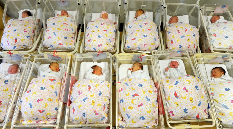 Babys auf der Neugeborenenstation