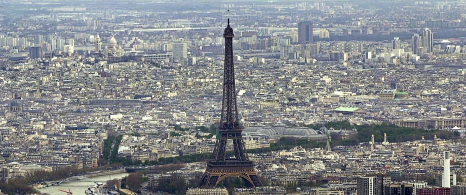 Aerial view of Paris and the Eiffel tower April 5, 2001...