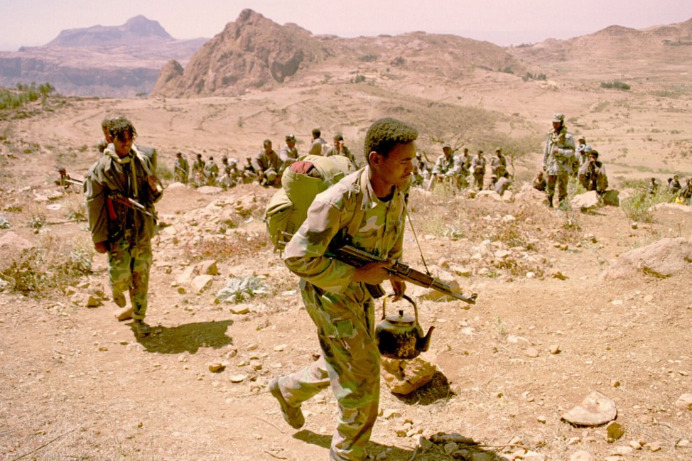 ERITREAN SOLDIERS BEGIN WITHDRAWL FROM FRONT LINES