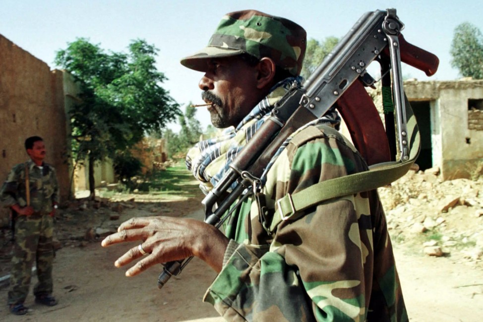 ERITREAN SOLDIERS WALK THROUGH DISPUTED TOWN OF ZALAMBESA