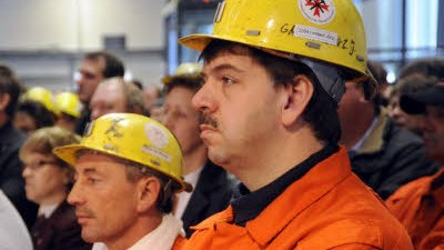 RAG-Kohleabbau: Mitglieder der Belegschaft des Bergwerks Saar bei einer Betriebsversammlung.