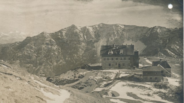 Berg-Quartiere: Als Schutz und Unterschlupf für Bergsteiger und Bergwanderer war das Rotwandhaus über dem Spitzingsee einst gedacht.