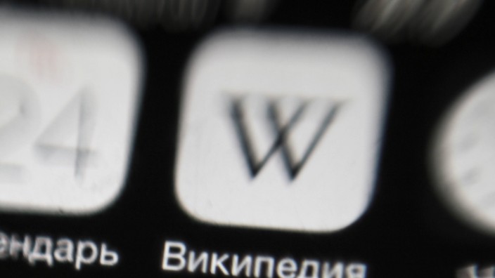 NOVOSIBIRSK RUSSIA AUGUST 24 2015 The Wikipedia app installed on a smartphone Russia s internet