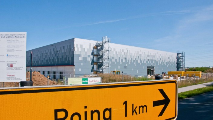 Serie "Unter Druck": Gewerbegebiete: Im Gewerbegebiet Grub bei Poing wird derzeit auf 8,6 Hektar das Logistikzentrum eines Modeunternehmens gebaut.