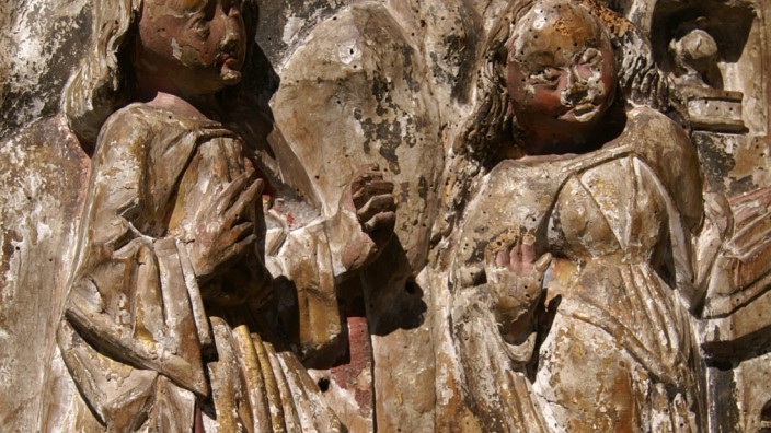 "Verkündigung", das Relief stammt aus der Zeit um 1500, Puchheim