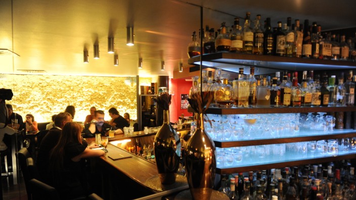 Bar Auroom: Der Name Auroom ist an das lateinische Wort für Gold angelehnt. Die Bar ist der Beweis, dass München eine wunderbare Barkultur hat.