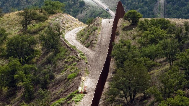 Streit um Einwanderungspolitik: Der Grenzwall zwischen Mexiko und den USA bei Nogales.
