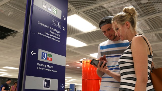 Fahrplanauskunft: Schon auf 2,5 Millionen Smartphones: die Münchner Nahverkehrs-Apps.