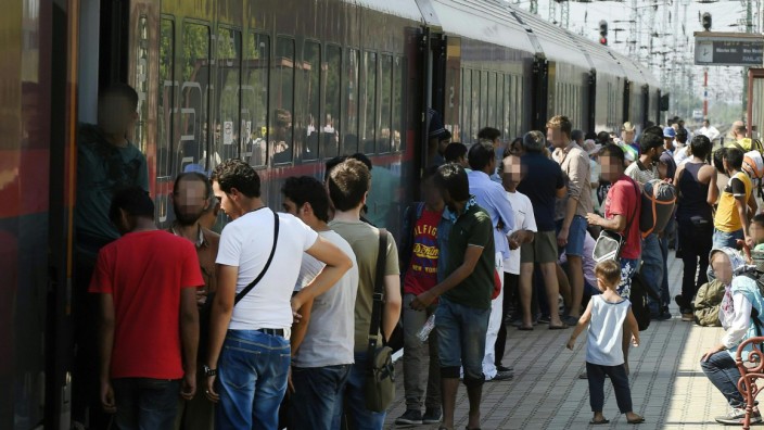 Migrants on the platform of the railway station in Hegyeshalom