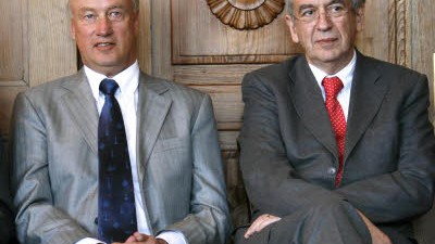 Interview mit Ole von Beust: Seit an Seit mit dem SPD-Herausforderer: Ole von Beust und Michael Naumann, bei der Landesbezirkskonferenz von Verdi Hamburg.