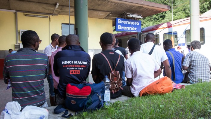 Refugees and asylum seekers at Brenner railway station