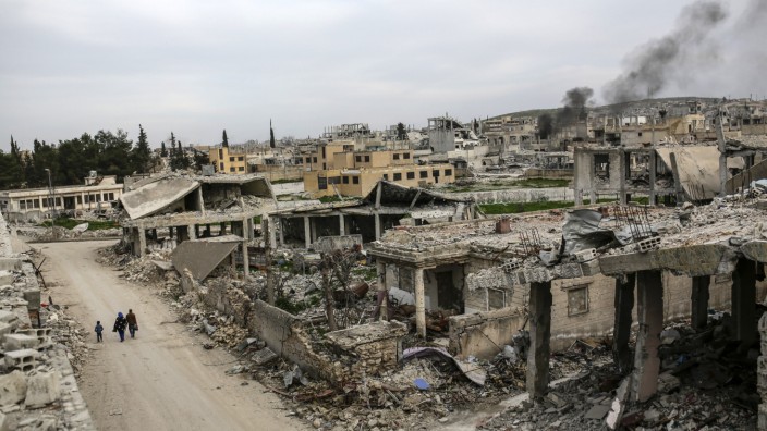 UN-Menschenrechtsrat: Eine Straße in der zerstörten Stadt Kobanê, aufgenommen im März 2015.