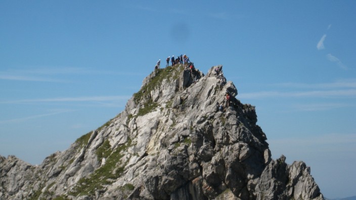 Klettersteige in den Alpen: An Spitzentagen tummeln sich gut hundert Menschen am Hindelanger Klettersteig in den Allgäuer Hochalpen.
