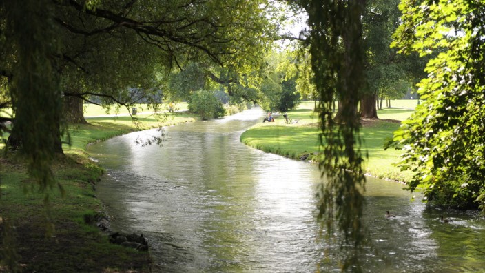 Englischer Garten: Der Schwabinger Bach im Englischen Garten soll renaturiert werden.
