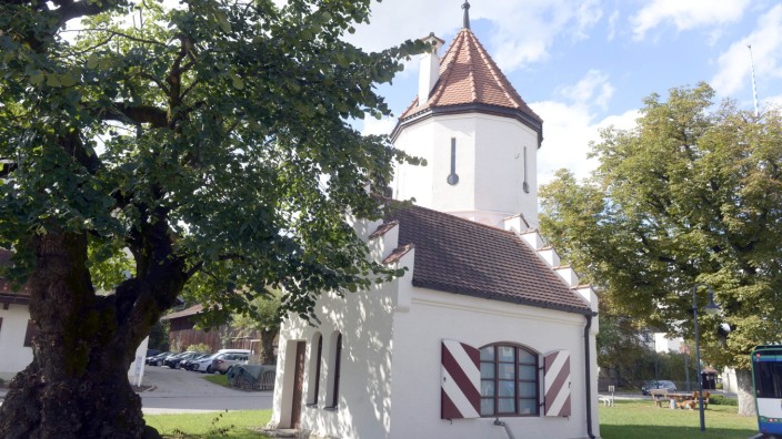 Tag des offenen Denkmals: Der im Stil eines Wehrturmes erbaute Wasserturm in Harthausen wurde im Jahr 1901 errichtet und von der Gemeinde 1998 renoviert.