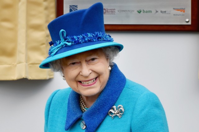BESTPIX Queen Elizabeth II Becomes Britain's Longest Reigning Monarch