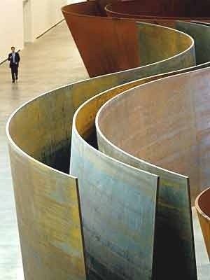 Serra Skulptur im Guggenheimmuseum; AP