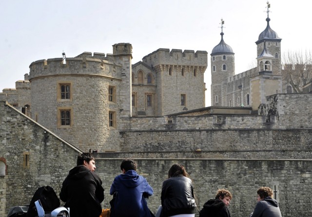 Tourists in front of the Tower of London