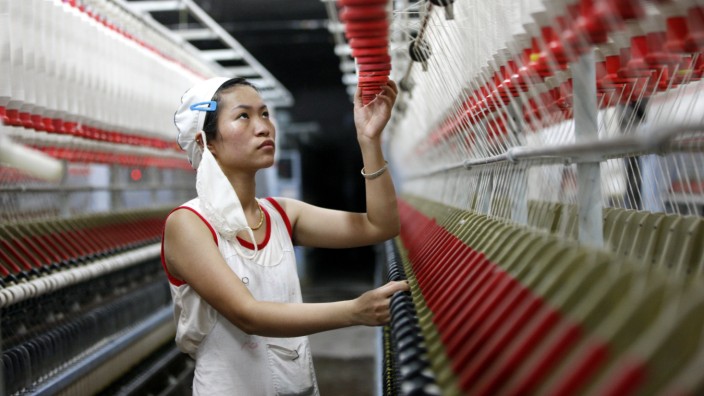 China: Eine der Säulen der chinesischen Wirtschaft ist die Textilproduktion. Auch sie will Trump mit höheren Zöllen treffen.
