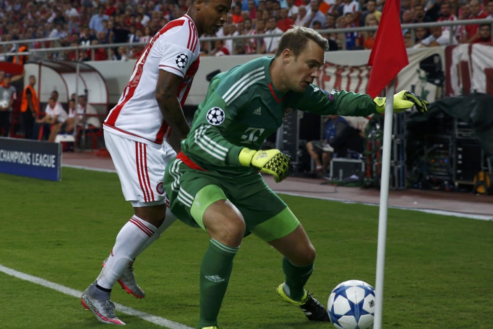 Olympiacos'  Pardo challenges Bayern Munich's goalkeeper Neuer during their Champions League group F soccer match at the Karaiskakis stadium in Piraeus