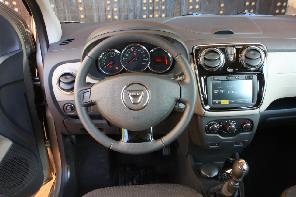 Cockpit des Dacia Lodgy