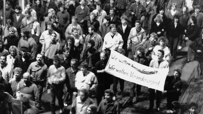 Deutsche Einheit: Vor 30 Jahren marschierten in Leipzig die Montagsdemonstrationen - für Veränderungen, gegen Gewalt