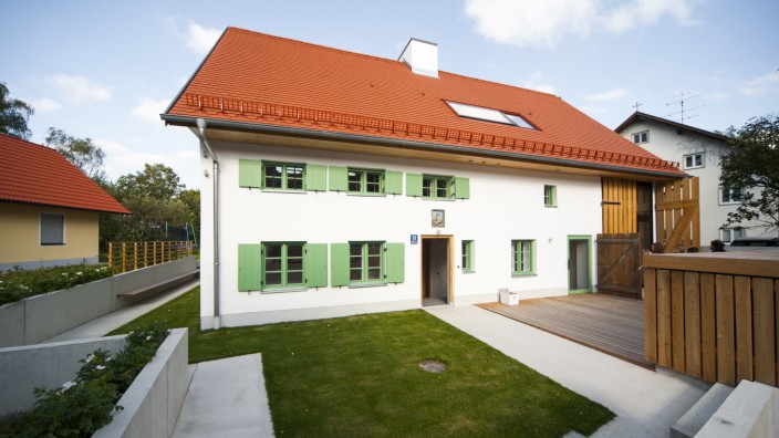 Architektur: Das Haus eines Schusterbauern wurde im 18. Jahrhundert in Alt-Riem bei München erbaut.