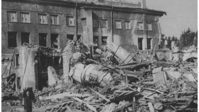 Pullach: Der Luftangriff am 19. Juli 1944 hinterließ in Höllriegelskreuth ein Bild der Verwüstung. Hier die Trümmer der Linde-Werke.