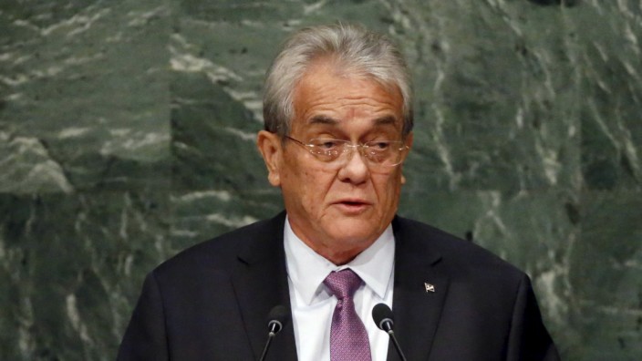Foreign Minister Tony de Brum of the Marshall Islands addresses a plenary meeting of the United Nations Sustainable Development Summit 2015 at the United Nations headquarters in Manhattan, New York