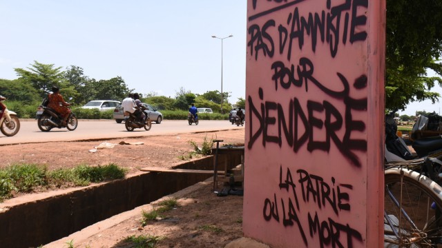 Afrikanischer Frühling: "Keine Amnestie für Diendéré", den Putschgeneral, fordert dieses Graffiti in Burkina Fasos Hauptstadt Ouagadougou.